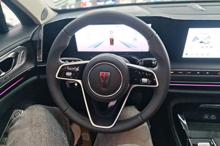 Used Hongqi H9 2025 Model Facelifted 2.0T Two-Wheel Drive Flag-Style Luxury Business Edition, 5 Seats