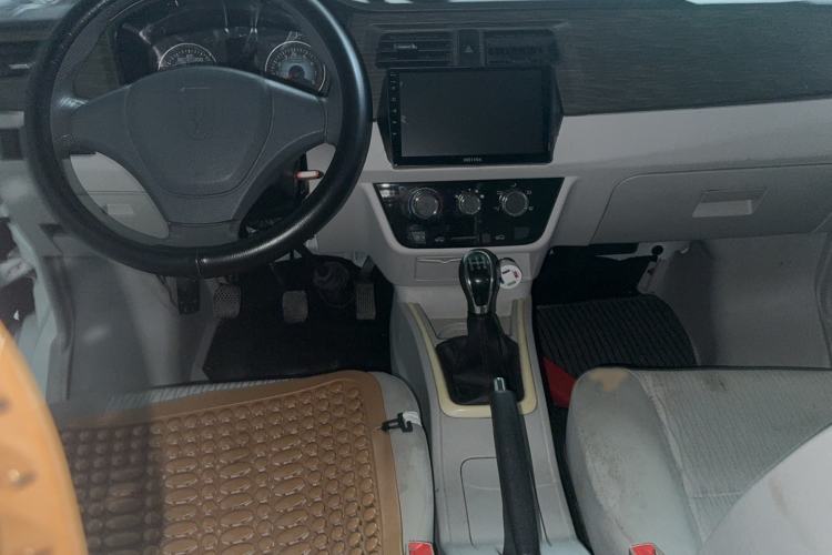 Used Jinbei New Hiace X30L 2021 1.5L Wealth Van Non-Air-Conditioned Version China VI Standard SWC15M Center Console