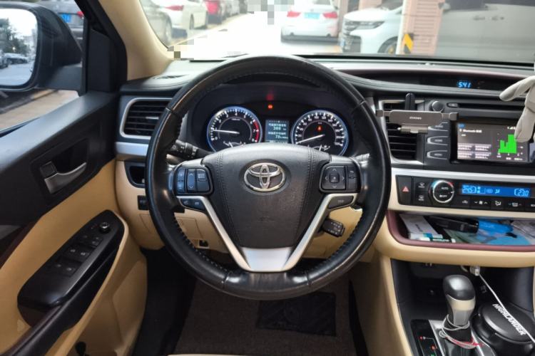 Used Toyota Highlander 2015 2.0T Two-Wheel Drive Luxury Edition 7 Seats
