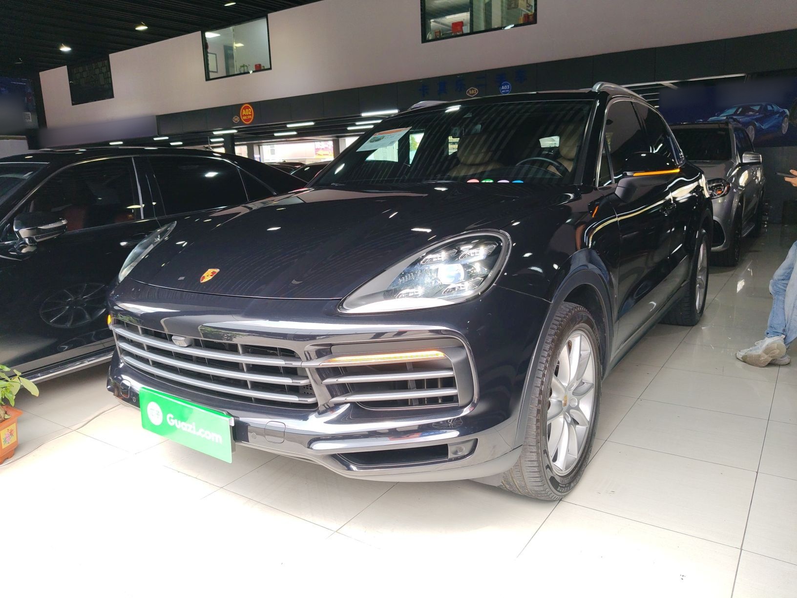 Под передней частью автомобиля