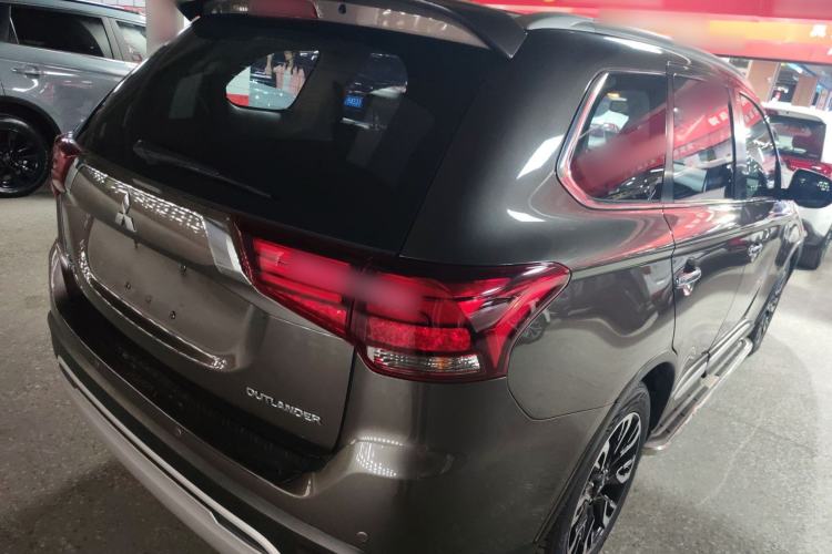 Used Mitsubishi Outlander 2019 2.4L 4x4 Zhi Xiang Edition 7 Seats China V Emission Standard