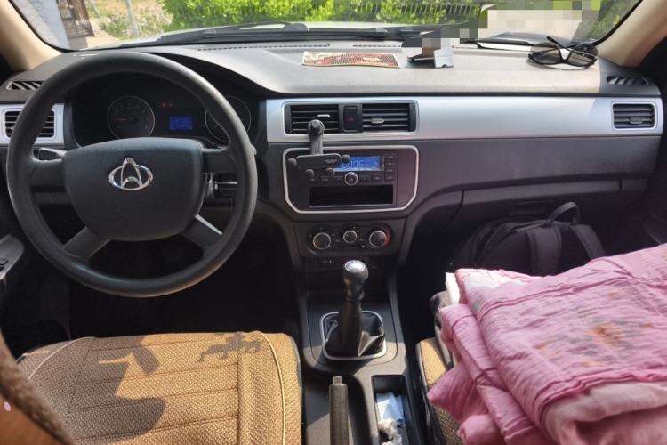 Used CHANGAN KAICHENG Shenqi F30 2018 1.5L Comfort Plus Long Wheelbase DAM15L Center Console