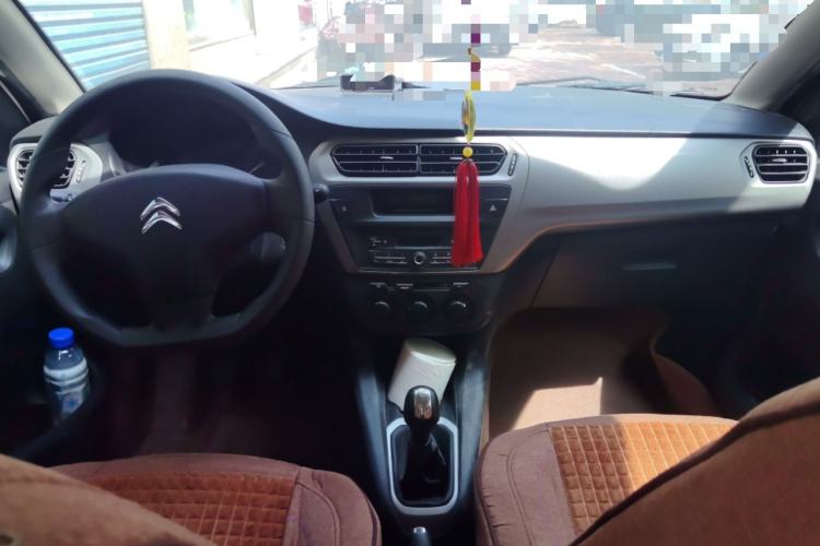 Used Citroen Elysee 2015 Zhishang Edition 1.6L Manual Fashion Model Center Console