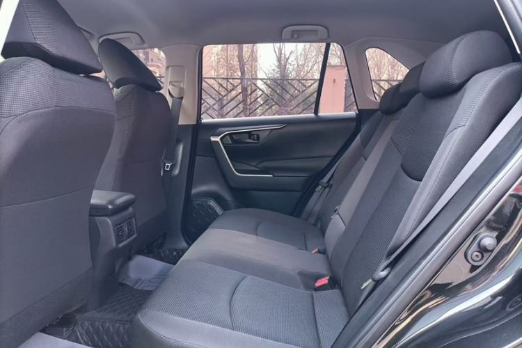 Used Toyota RAV4 2022 2.0L CVT Two-Wheel Drive Urban Edition Interior 6