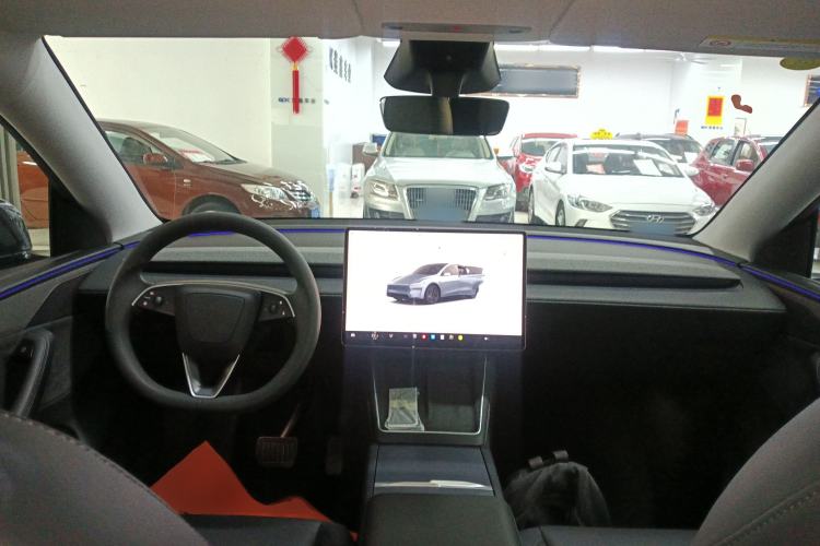 Used Tesla Model Y 2025 Long-Range All-Wheel-Drive Version
