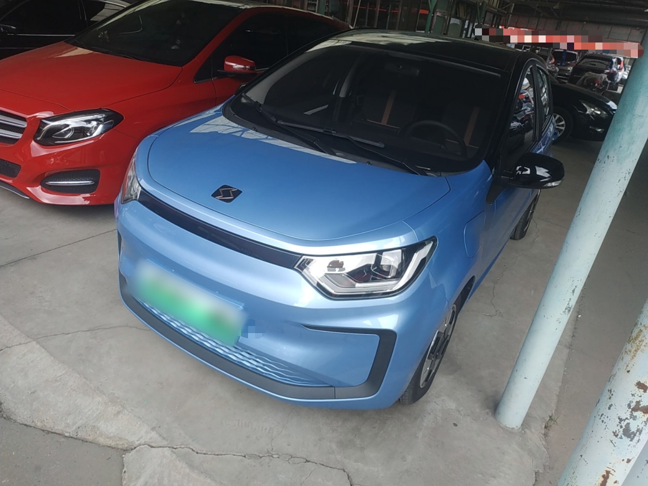 Под передней частью автомобиля