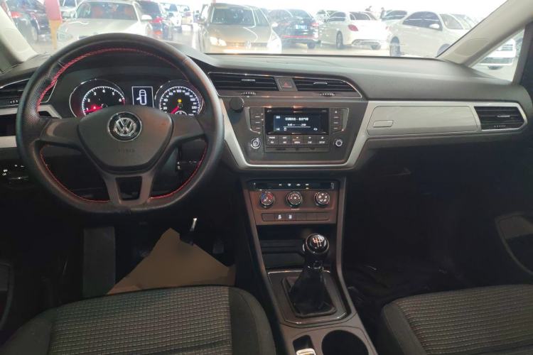 Used Volkswagen Touran 2016 Volkswagen Touran L 280TSI Manual Trend Edition
