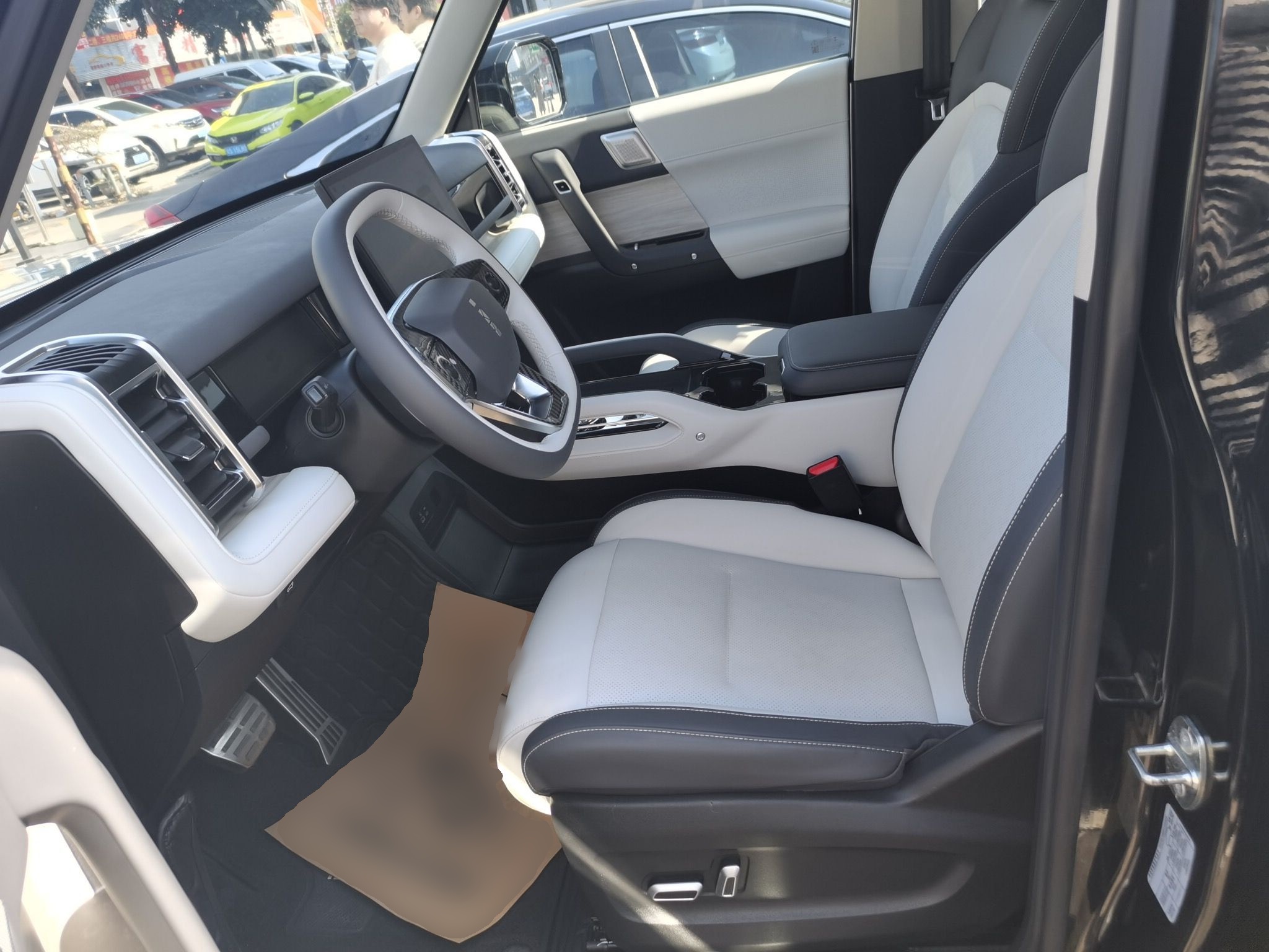 Переднее сиденье в автомобиле