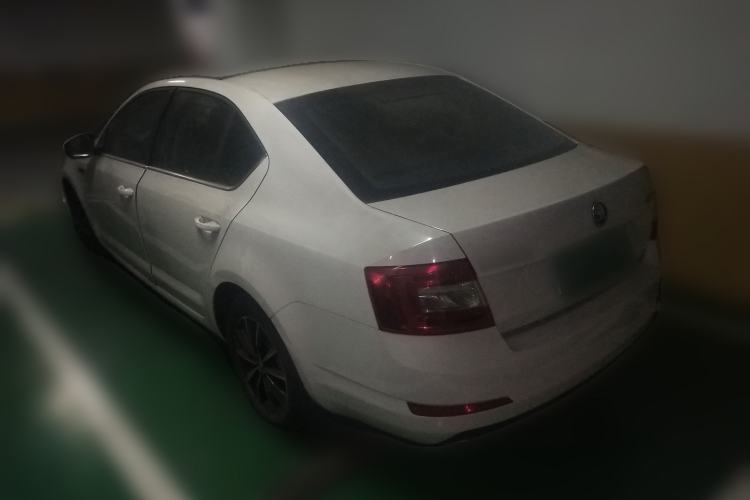 Used Skoda Octavia 2016 1.6L Automatic Smart Drive Edition Exterior 3