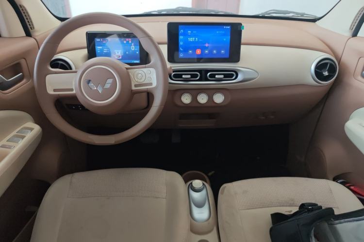 Used Wuling Hongguang MINIEV 2025 Four-Door Version Premium Edition Center Console