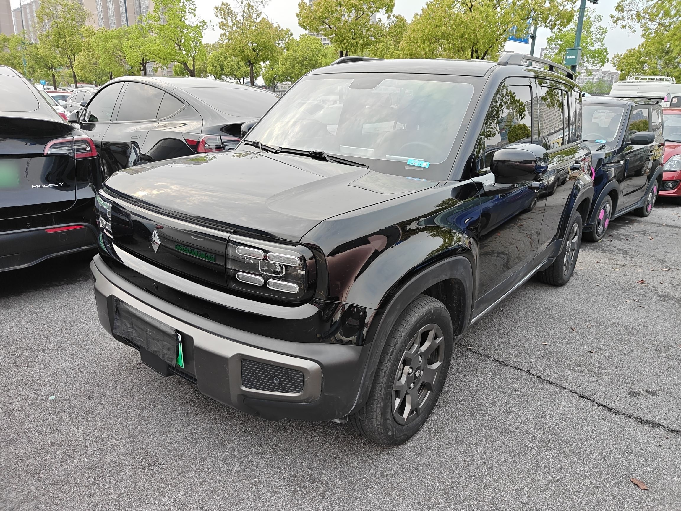 Под передней частью автомобиля