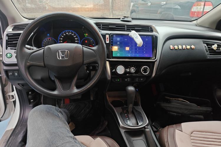 Used Honda City 2015 1.5L CVT Luxury Edition Center Console