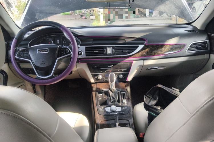 Used Zotye Z700 2016 1.8T DCT Elegant Version Center Console