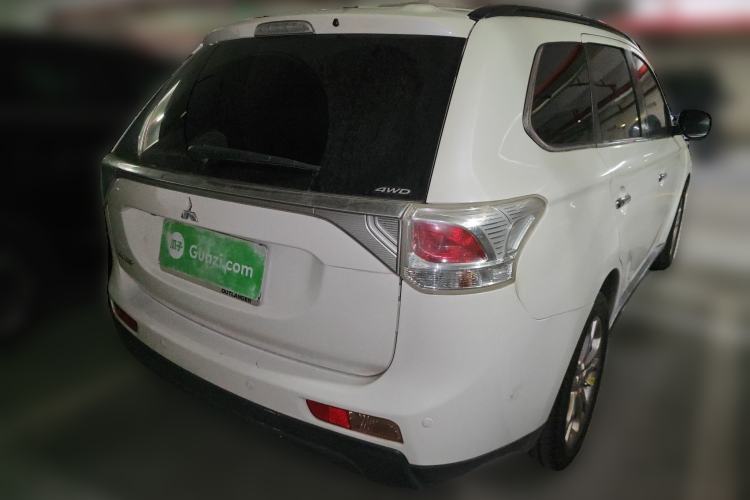 Used Mitsubishi Outlander 2013 2.4L Four-Wheel Drive Luxury Navigation Version 7 Seats