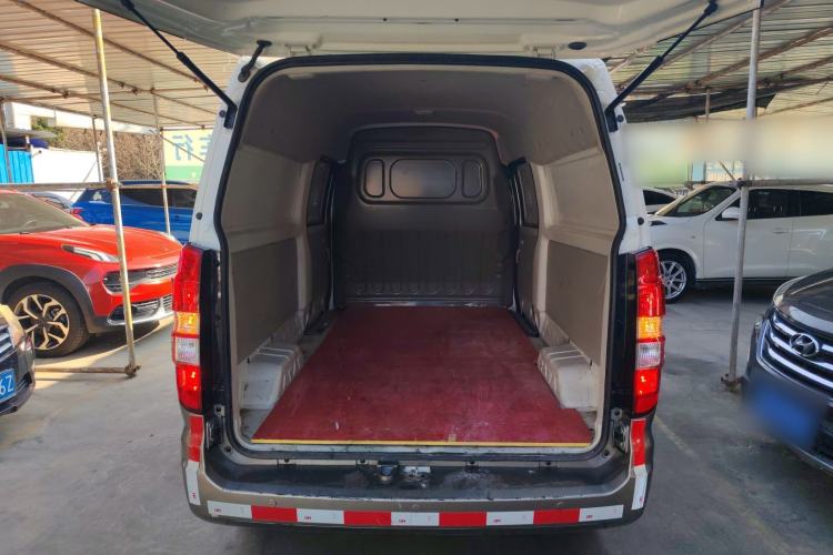 Used Jinbei New Hiace X30L 2023 1.5L Super Enjoyment Van 2/5 Seats Non-Air-Conditioned Version SWC15M