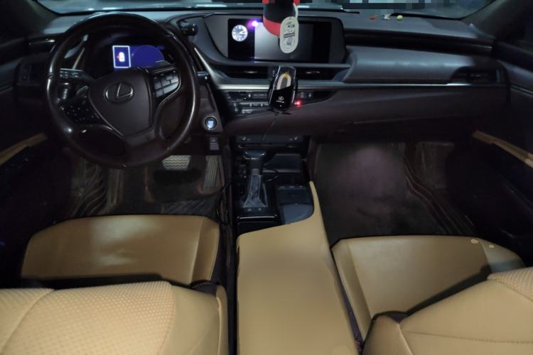 Used Lexus ES 2020 200 Excellence Edition Center Console