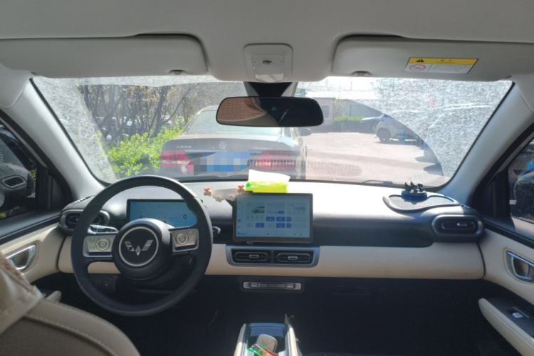 Used Wuling Bingo PLUS 2024 330 km Range Five-Seater Version Center Console