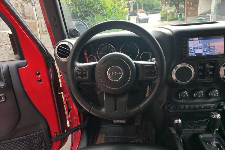 Used Jeep Wrangler 2013 3.6L Rubicon four-door model Steering Wheel