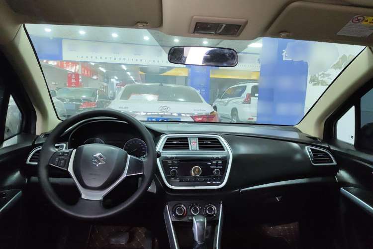 Used Suzuki S-Cross 2015 1.6L CVT Two-Wheel Drive Entry-Level Trim