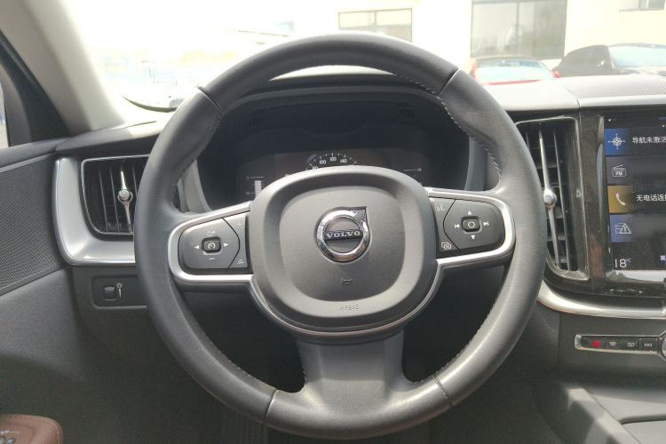 Used Volvo XC60 2019 T5 4x4 Smart Edition China VI Standard Steering Wheel