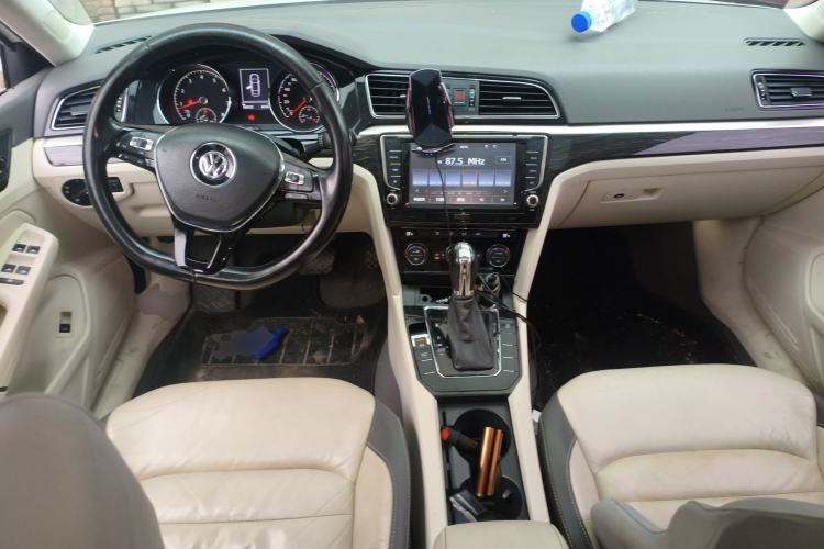 Used Volkswagen Lamando 2015 280TSI DSG Comfort Edition Center Console