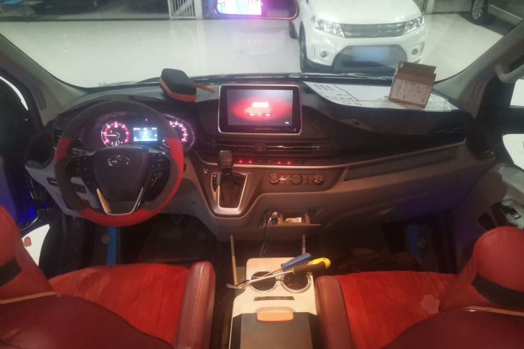 Used SAIC MAXUS Xintu V90 2022 2.0T Automatic Zhiyun King Rear-Drive Extended Wheelbase High-Roof Design with Single Rear Tire—6/7 Seater