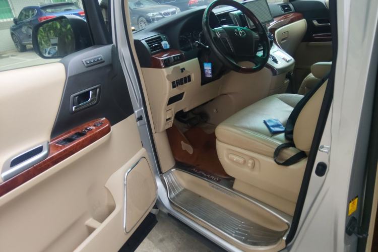 Used Toyota Alphard 2011 2.4L Luxury Edition
