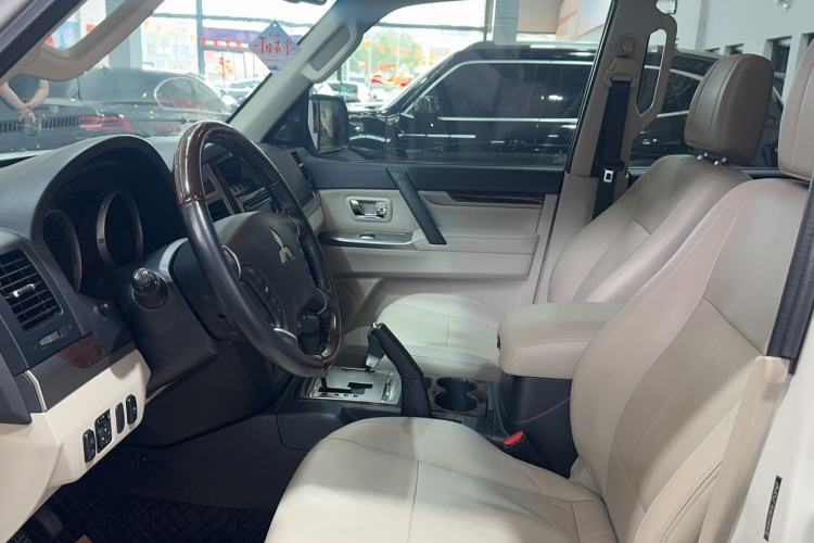 Used Mitsubishi Pajero 