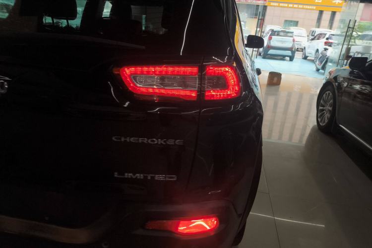 Used Jeep Cherokee 2017 2.0L Superior Edition