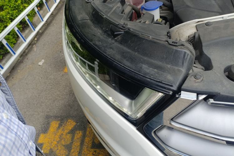 Used Ford Edge 2016 EcoBoost 245 Four-Wheel Drive Titanium Edition 7-Seater Right Front Headlight