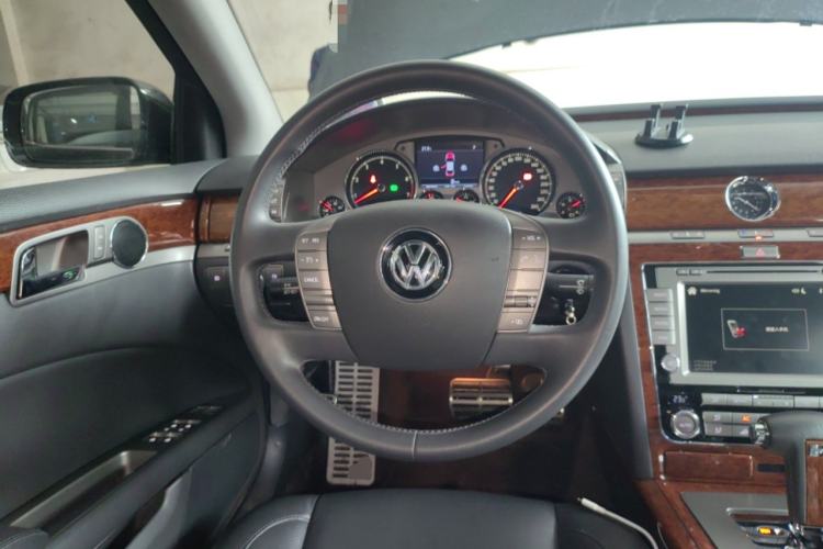 Used Volkswagen Phaeton 2012 3.0L Business Edition Steering Wheel