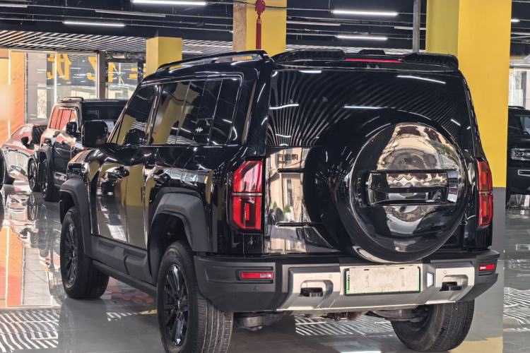 Used Formula Leopard 5 2023 Navigator Edition
