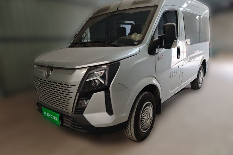 Used Dongfeng Yufeng 2023 V9+ 2.0T Manual Front-Drive Multi-Function Short-Chassis Mid-Height 5/6-Seater