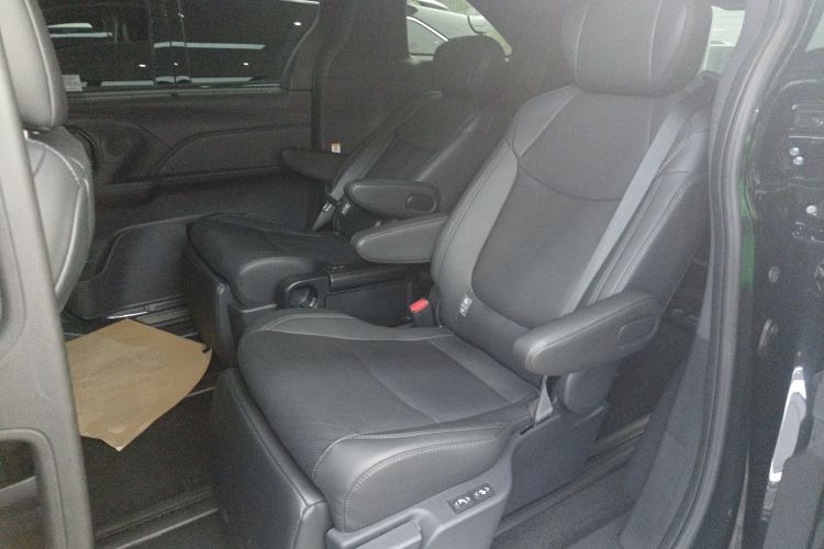 Used Toyota Sienna 2024 2.5L Hybrid Four-Wheel Drive Prestige Edition