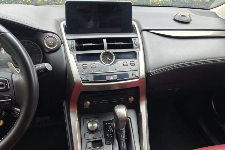 Used Lexus NX 2020 200 All-Wheel Drive Fēngshàng Version China VI Standard Interior 3