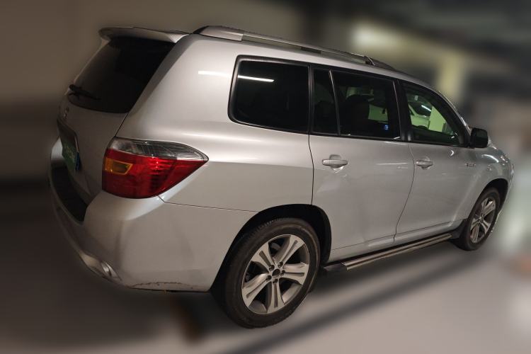 Used Toyota Highlander 2011 2.7L Two-Wheel Drive 7-Seater Luxury Edition
