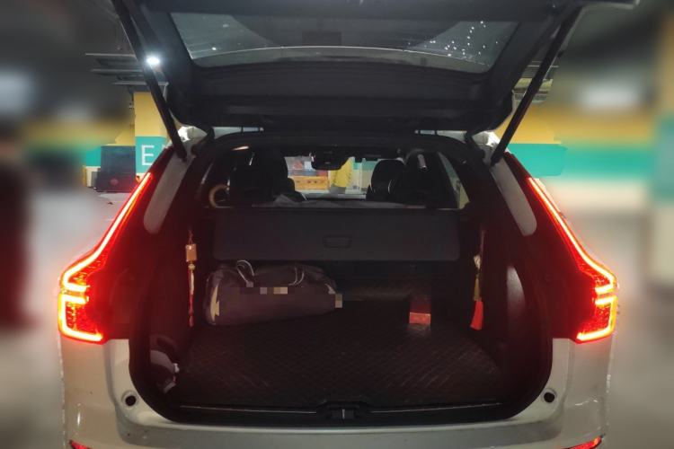 Used Volvo XC60 2019 T5 4x4 Zhiyuan Sport Edition China V Standard Trunk