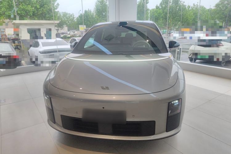 Used Li Auto i6 2025 Model Four-Wheel-Drive Standard Type
