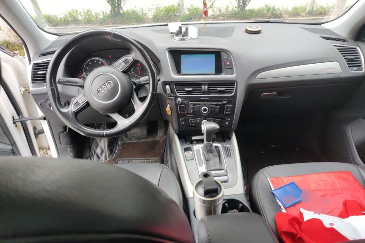 Used Audi Q5 2016 40 TFSI Trendy Edition Center Console