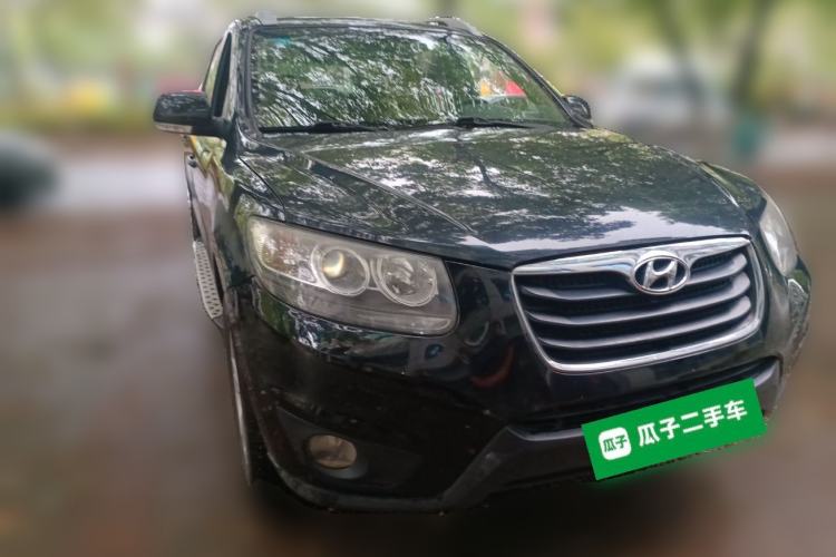 Used Hyundai Santa Fe Classic 2010 2.4 Luxury Edition 7-Seater Four-Wheel Drive Front Right 45 Deg