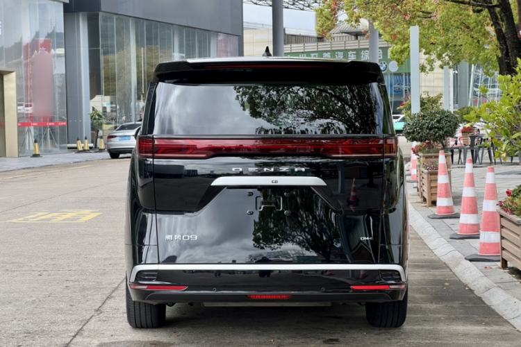 Used Denza D9 2024 DM-i 1050 Luxury Model