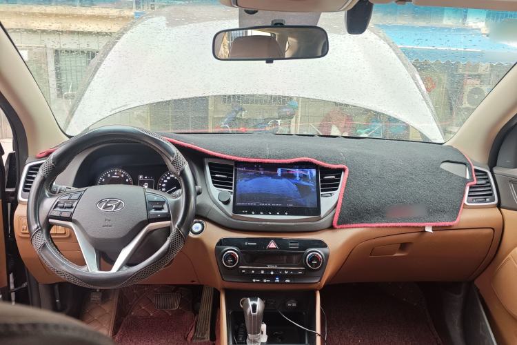 Used Hyundai Tucson 2015 1.6T Dual-Clutch Two-Wheel-Drive Smart Model Center Console