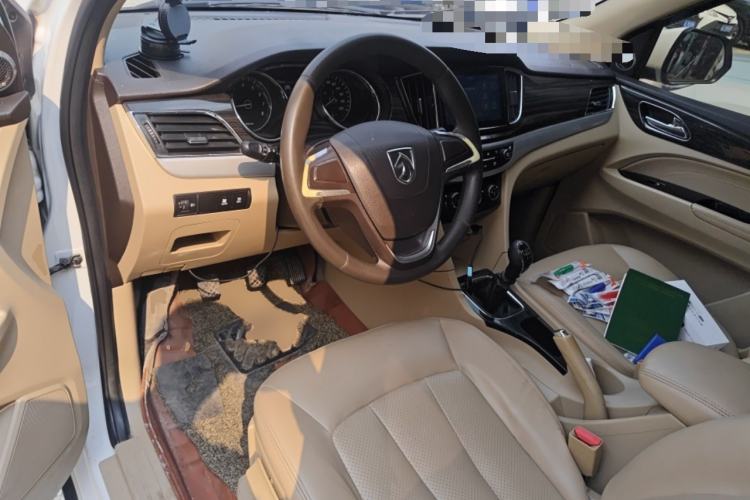 Used Baojun 730 2016 1.5T Manual Comfort Version 7 Seats Steering Wheel