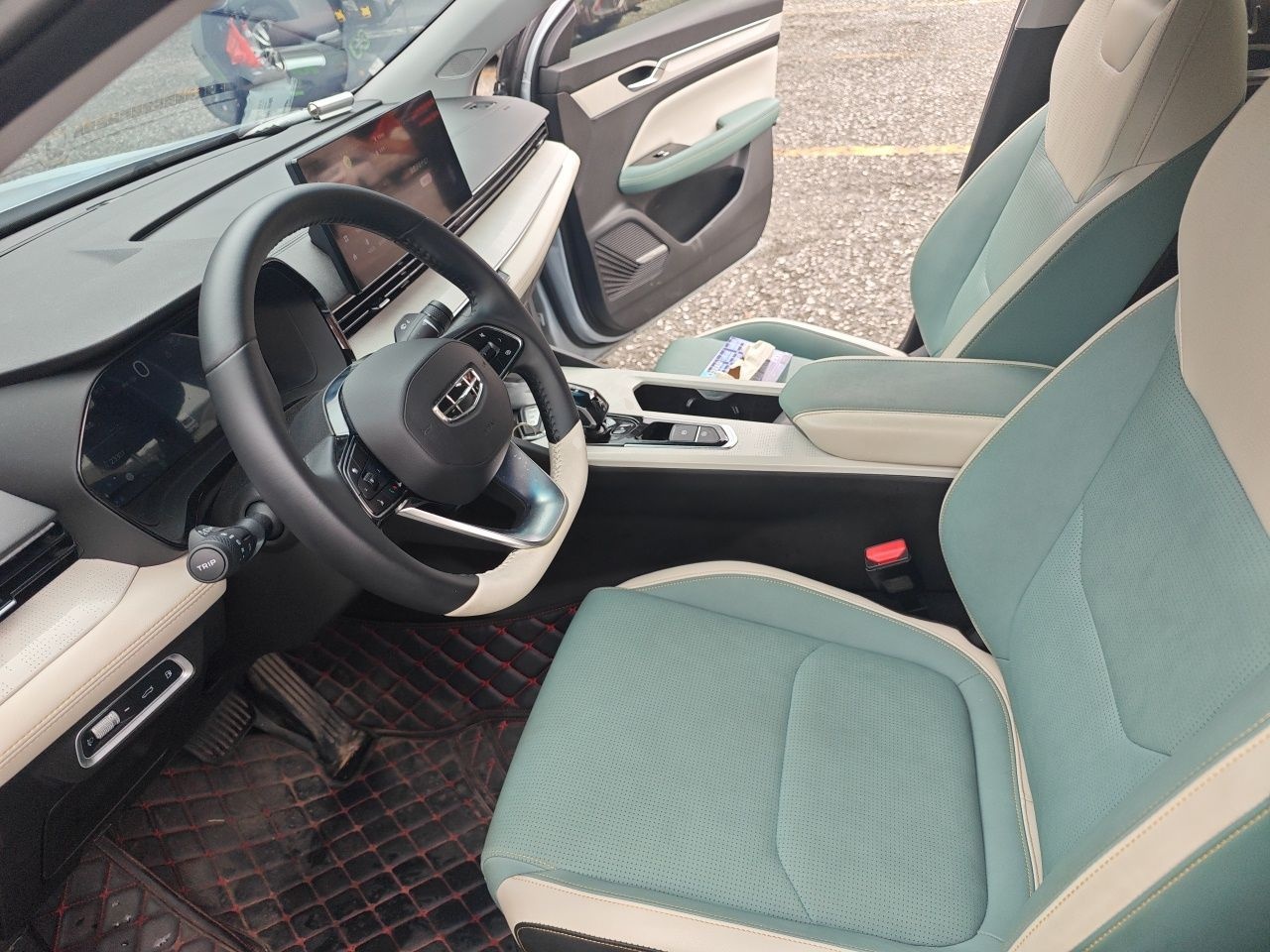 Geely Auto Emgrand L HiP 2022 1.5TD-DHT Pro 100KM Super Rui — снимка 15