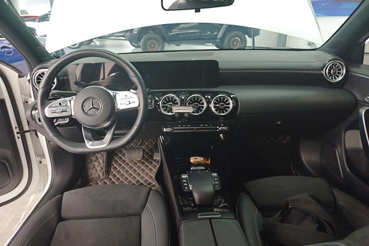 Used Mercedes-Benz A-Class 2022 Revised Version A 200 L Sport Sedan Fashionable Style Center Console
