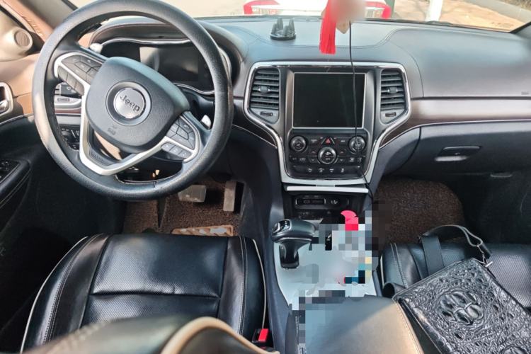 Used Jeep Grand Cherokee 2015 3.6L Luxury Navigation Edition
