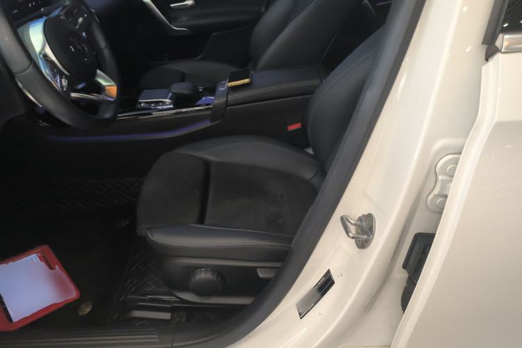 Used Mercedes-Benz A-Class 2022 Second Facelift A 200 L Sport Sedan Fashion Version
