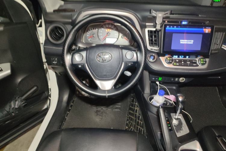 Used Toyota RAV4 2016 2.0L CVT Two-Wheel Drive Fashion Edition China V Standard
