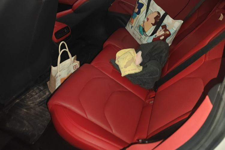 Used Xiaomi Auto SU7 2024 Rear-Drive Ultra-Long Range Advanced Pro-Level Intelligent Driving Version Left Rear Seat