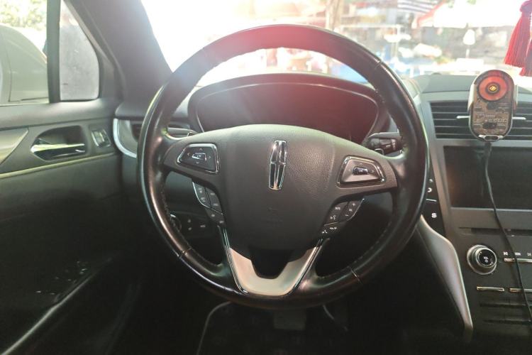 Used Lincoln MKC 2017 2.0T Two-Wheel Drive Deluxe Edition Steering Wheel